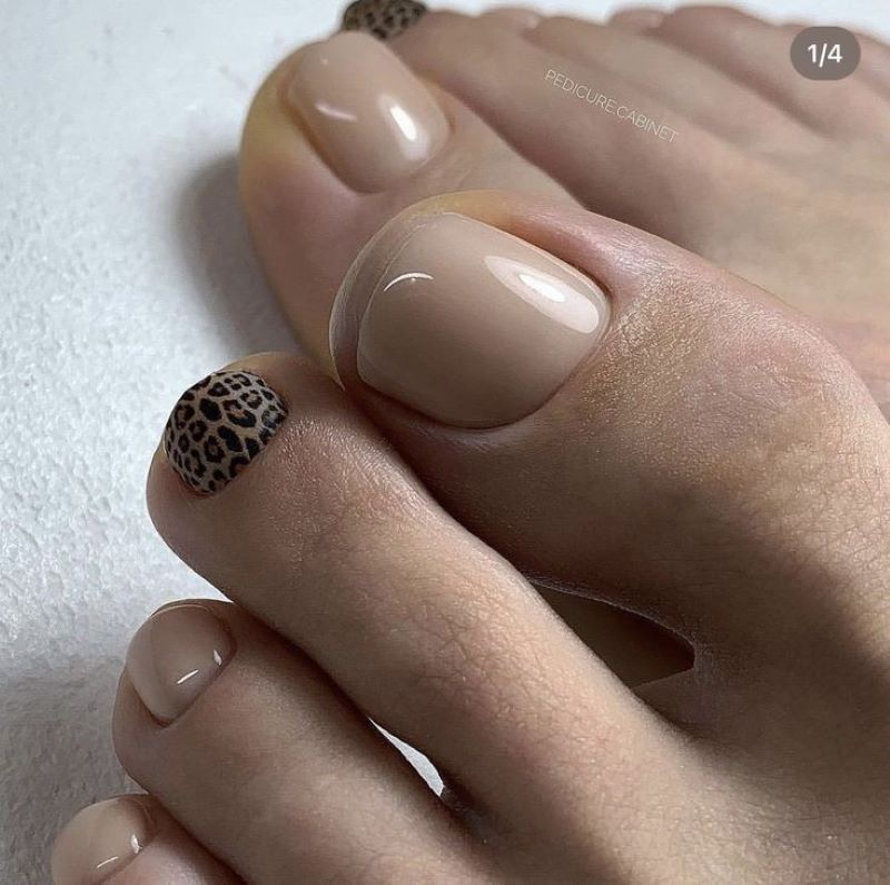Mẫu nail chân màu nude kết hợp họa tiết Mẫu nail chân màu nude kết hợp họa tiết