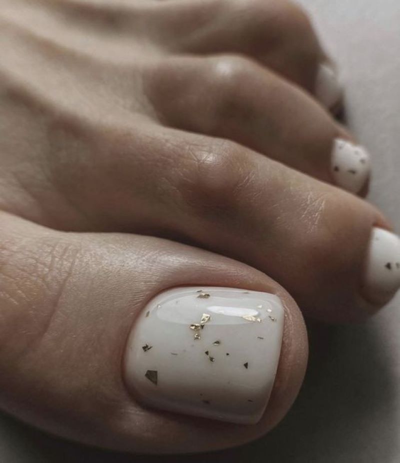 Mẫu nail chân màu trắng độc đáo Mẫu nail chân màu trắng độc đáo
