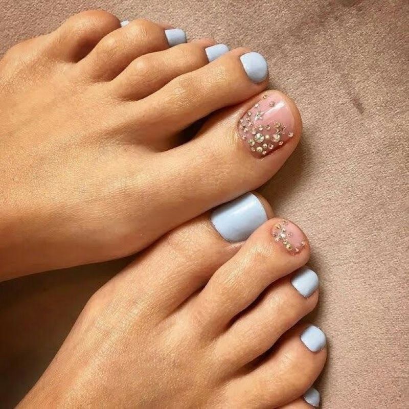 Mẫu nail chân màu xanh dương kết hợp sơn hồng Mẫu nail chân màu xanh dương kết hợp sơn hồng