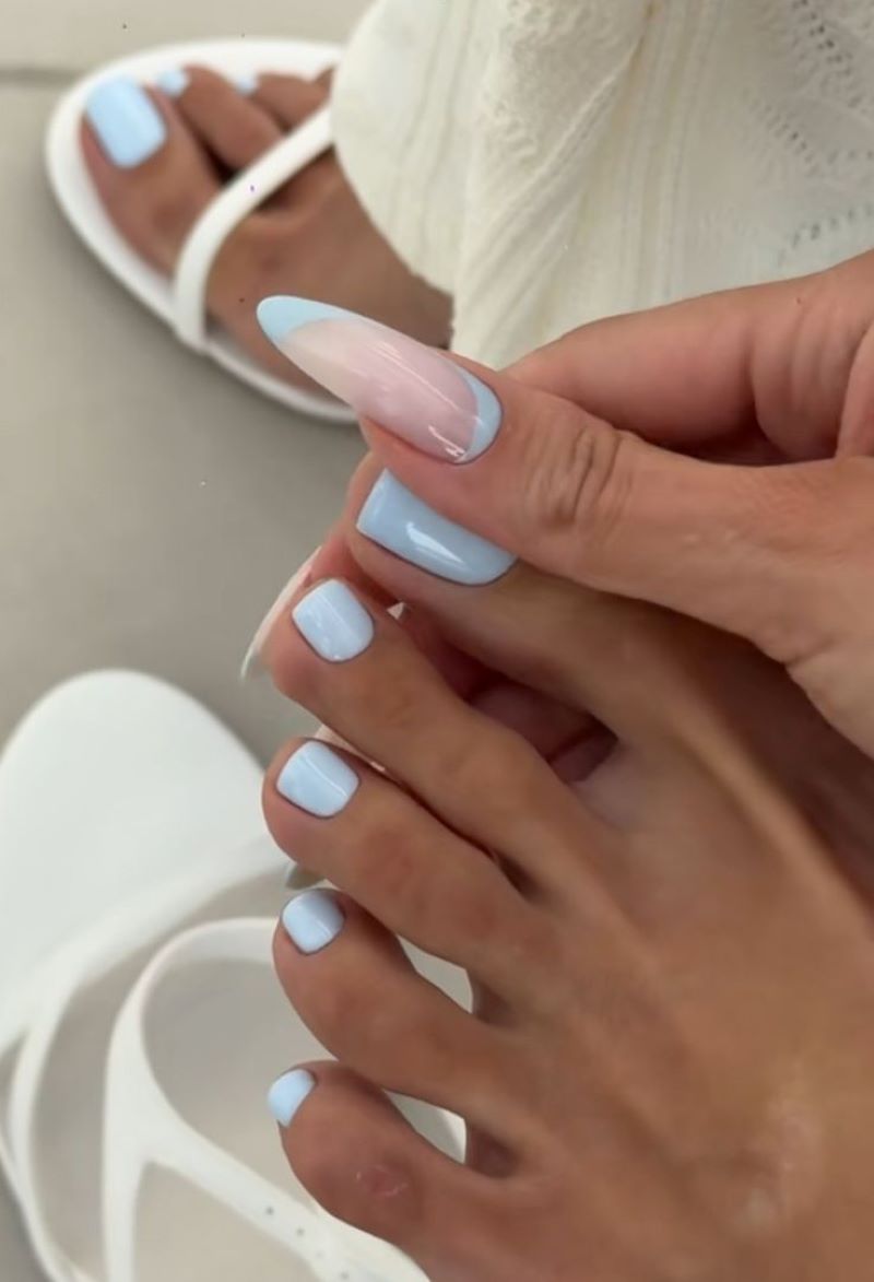 Mẫu nail chân màu xanh dương cá tính Mẫu nail chân màu xanh dương cá tính