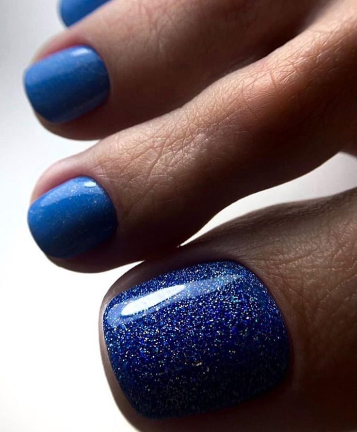 Mẫu nail chân màu xanh sapphire ombre Mẫu nail chân màu xanh sapphire ombre