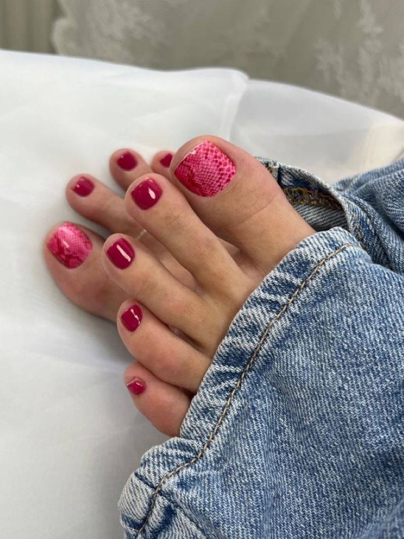 Phối đồ với nail màu neon Phối đồ với nail màu neon