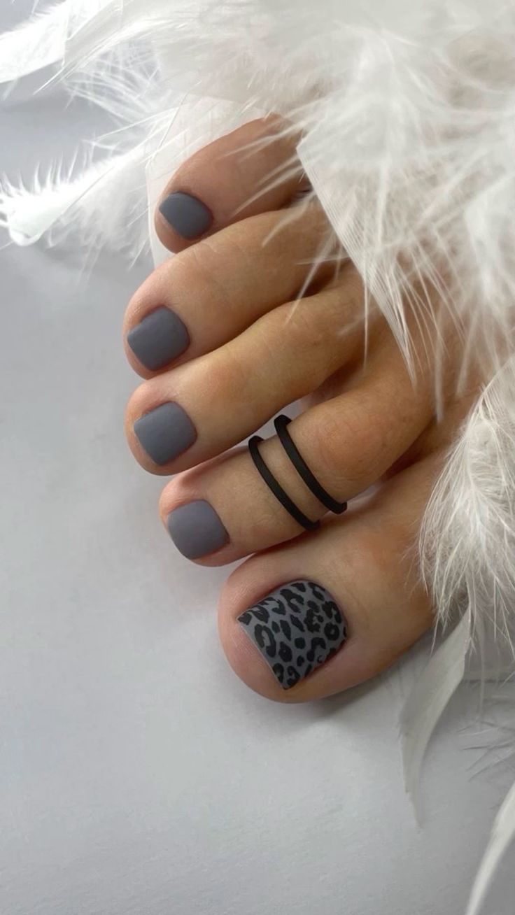 Mẫu nail chân màu xám cho da ngăm Mẫu nail chân màu xám cho da ngăm