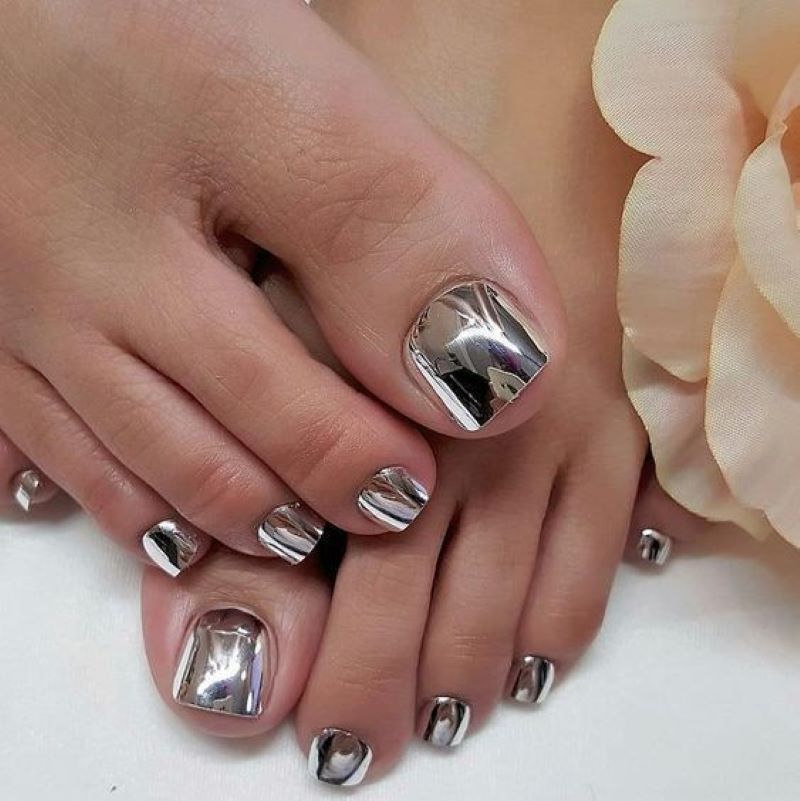 Mẫu nail chân tráng gương đơn giản Mẫu nail chân tráng gương đơn giản