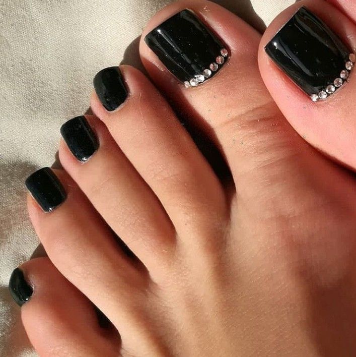 mẫu nail chân đẹp màu đen