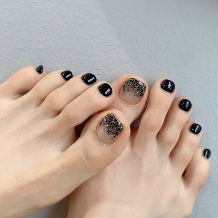 mẫu nail chân đẹp màu đen