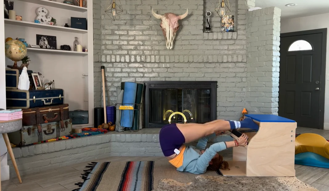 Bài tập Pilates Jackknife trên Wunda Chair