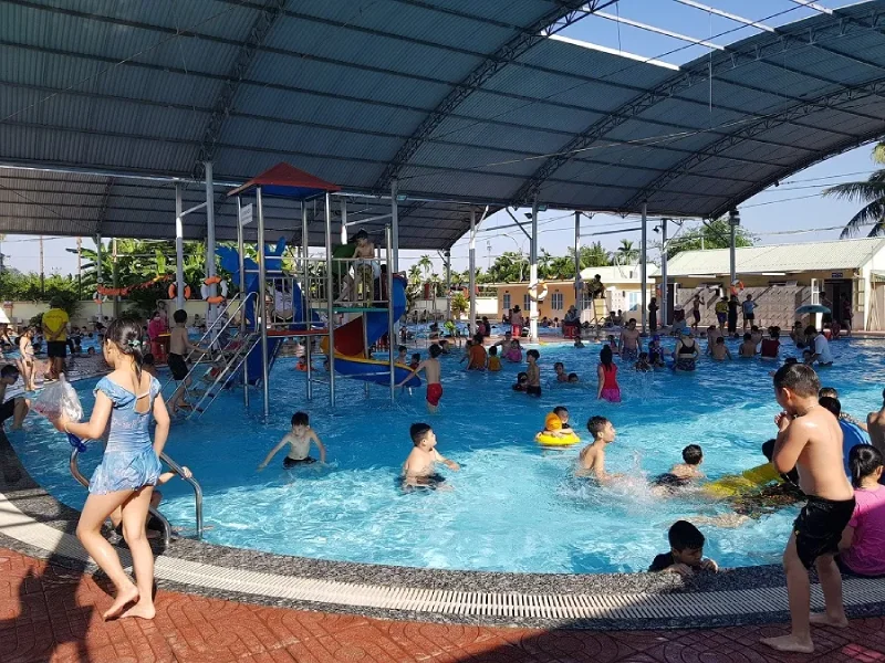 Trung tâm bơi lặn Biển Đông