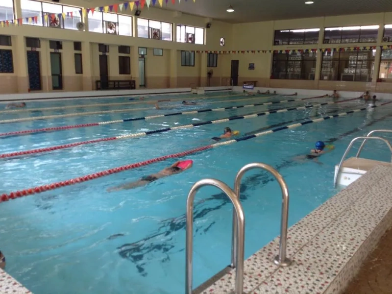 Bể bơi Lạch Tray