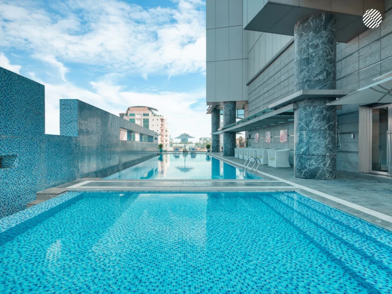 be-boi-tphcm-11-1 Hồ bơi tại Pull Man Saigon