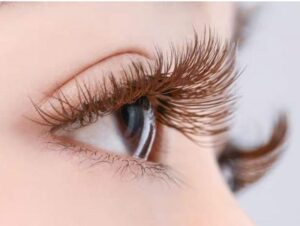 cac-kieu-noi-mi-hot-hien-nay-300x226-1 Kiểu nối mi màu nâu