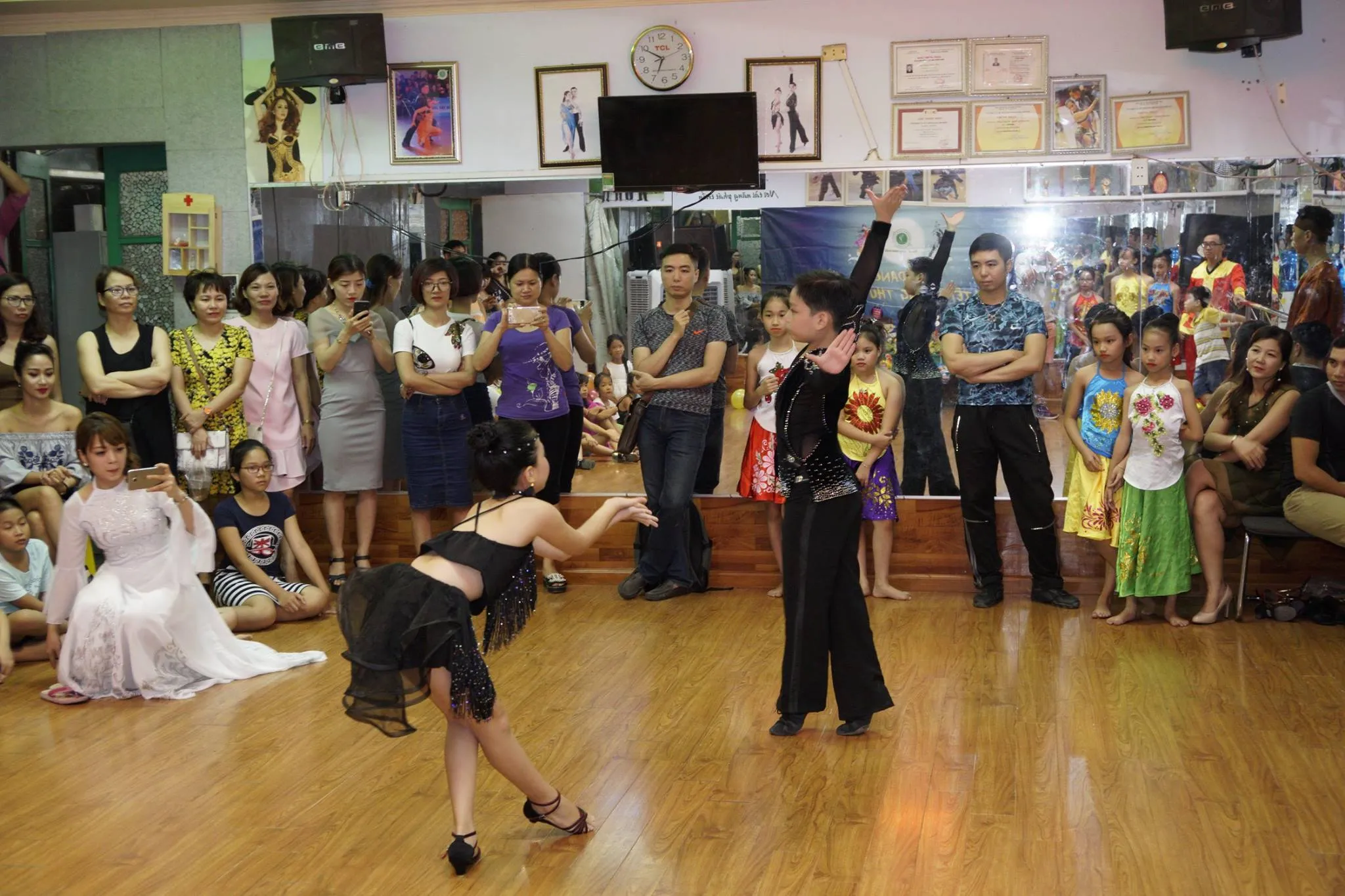 Câu lạc bộ khiêu vũ VietSdance