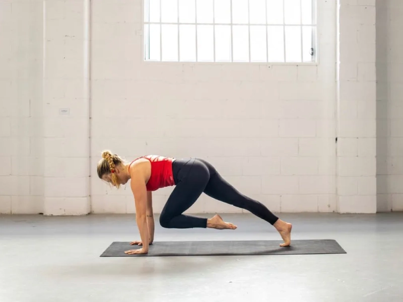 Bài tập tăng cường cơ core - Mountain Climber