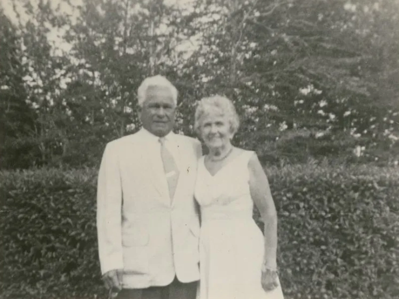 Joseph Pilates và người cộng sự Clara Zeuner Joseph Pilates và người cộng sự Clara Zeuner