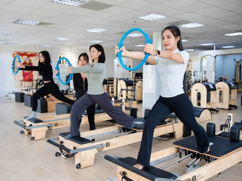dung-cu-pilates-2-1 Vòng Pilates hay còn được gọi là vòng tròn ma thuật (Magic Circle)