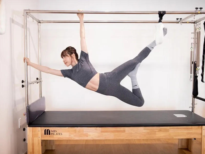 dung-cu-pilates-5-1 Cadillac còn được gọi là bàn Trapeze