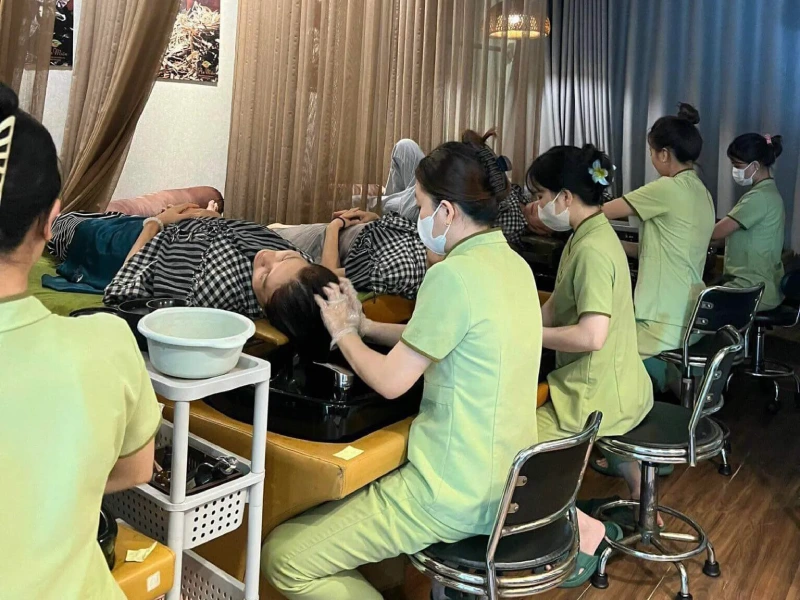 Dịch vụ gội đầu dưỡng sinh tại An Miên Spa. Dịch vụ gội đầu dưỡng sinh tại An Miên Spa.