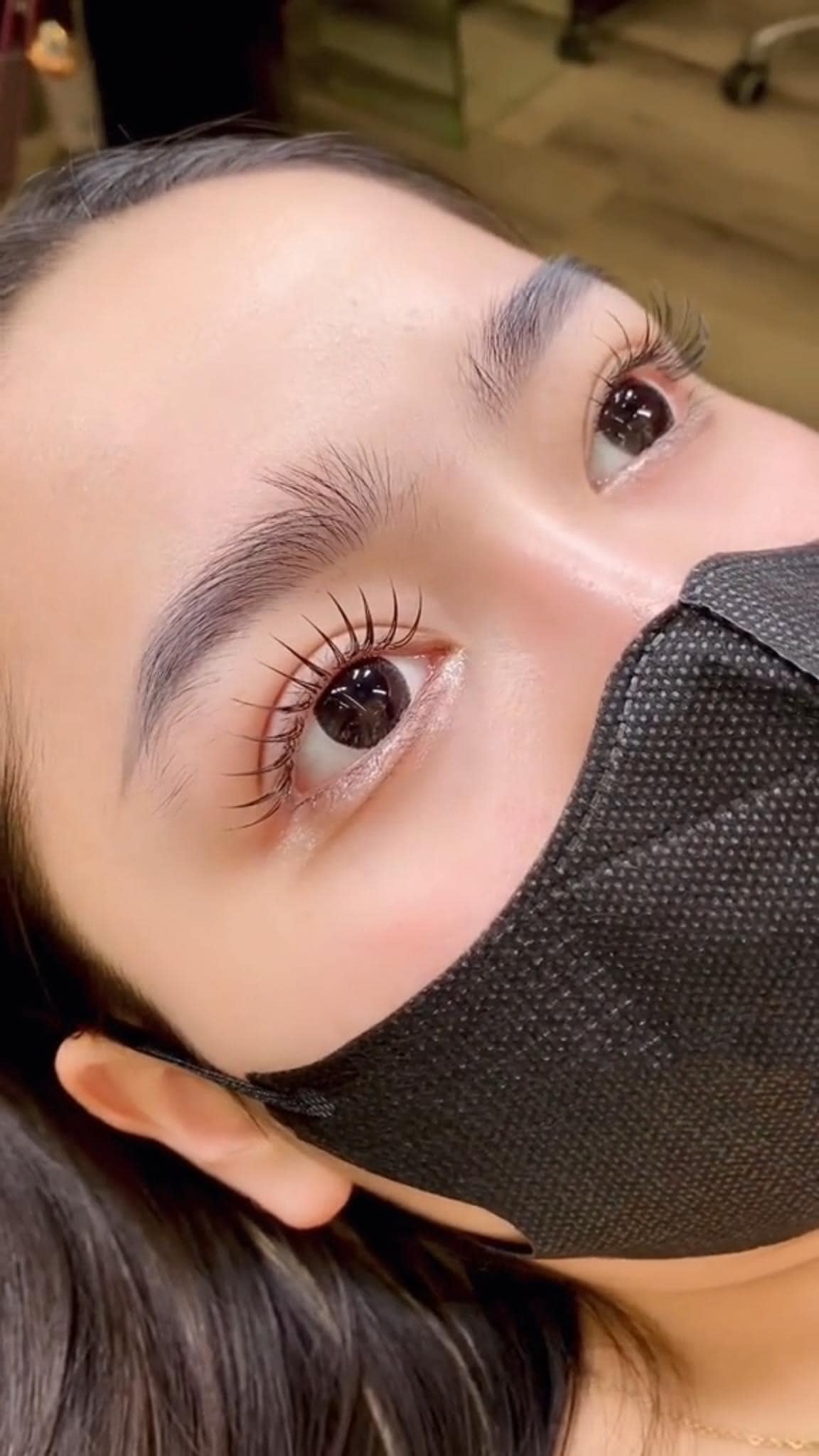 Nối mi ướt khiến mắt to tròn và hài hòa