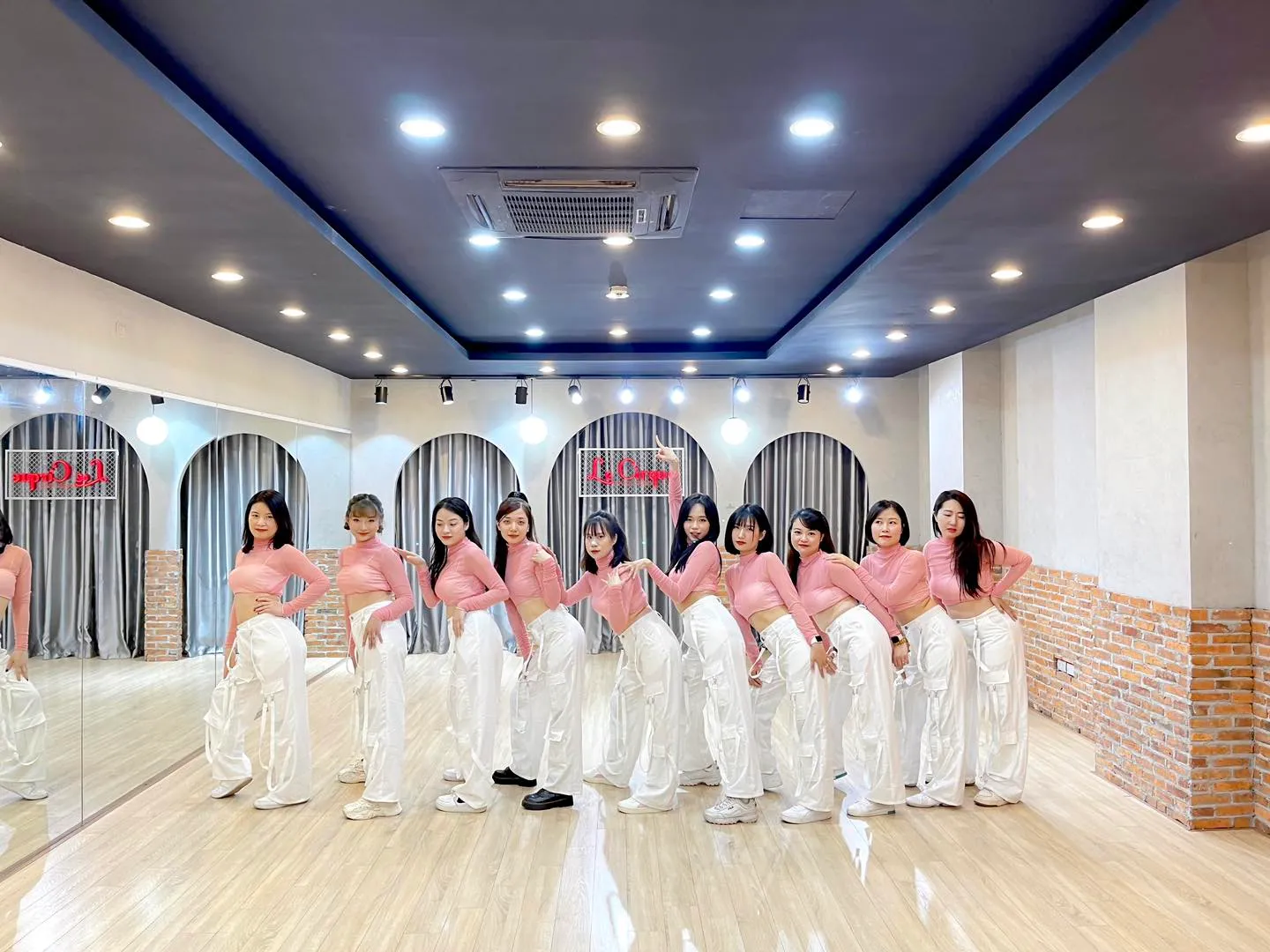 Lớp học nhảy zumba tại Le Cirque Dance Company Lớp học nhảy zumba tại Le Cirque Dance Company