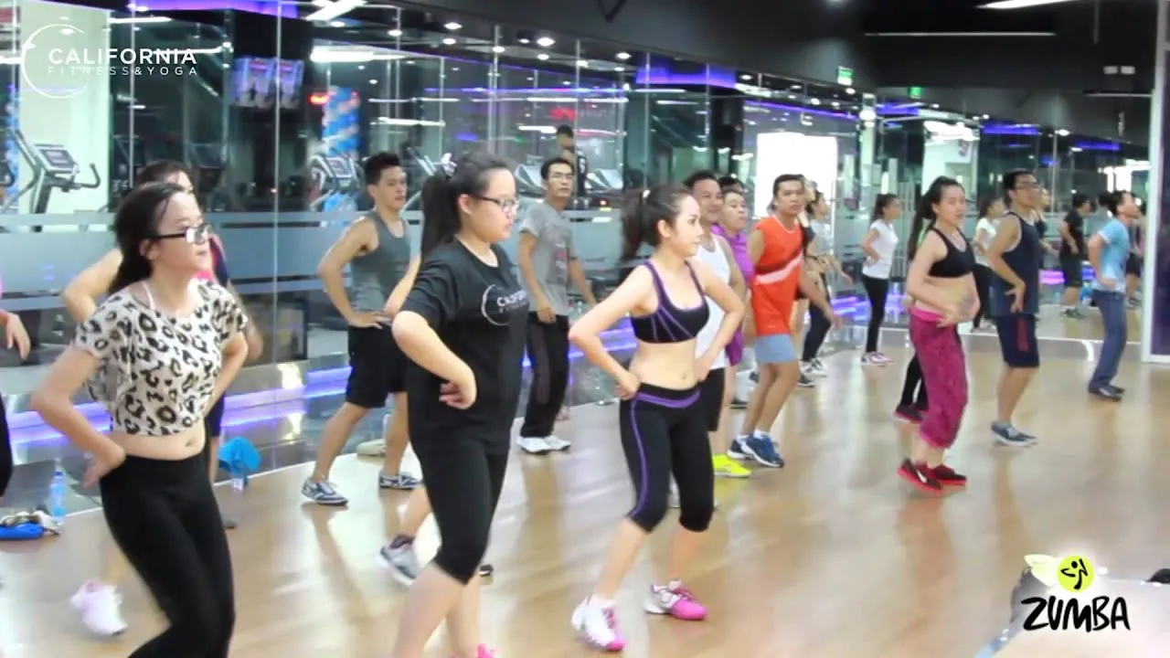 Lớp học nhảy zumba tại California Fitness and Yoga Center Lớp học nhảy zumba tại California Fitness and Yoga Center