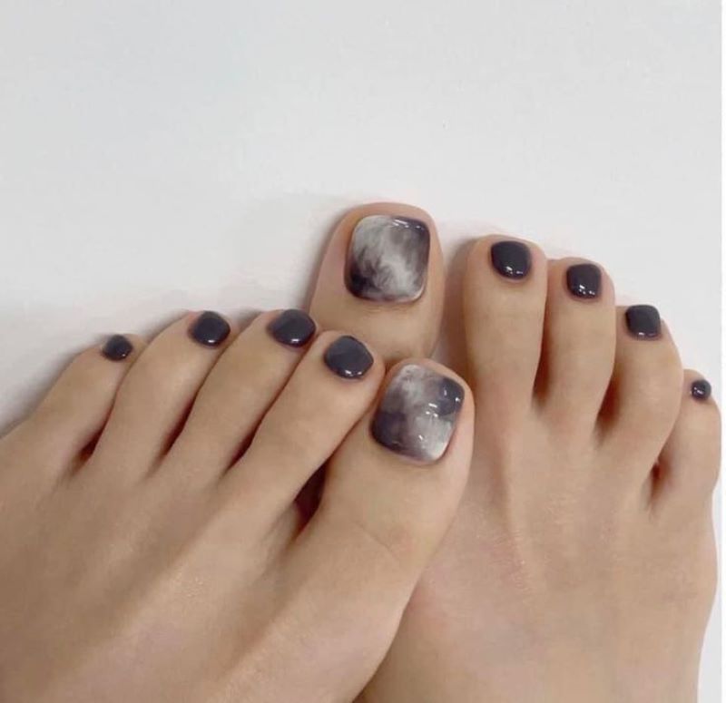mẫu nail chân đẹp màu đen