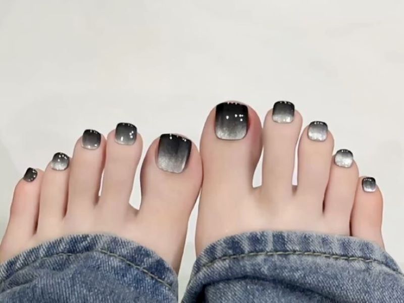 mẫu nail chân đẹp màu đen