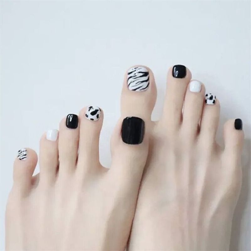 mẫu nail chân đẹp màu đen