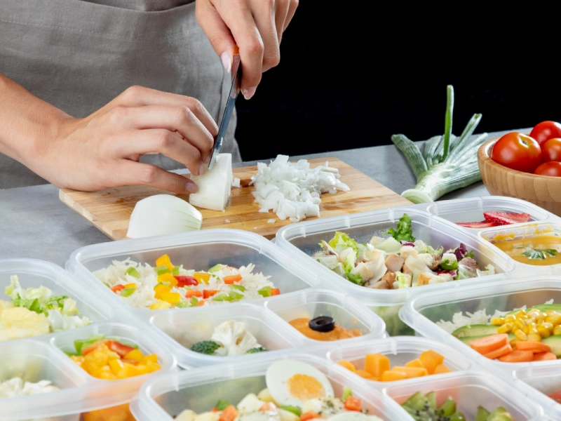 meal-prep-la-gi-loi-ich-va-cach-phan-chia-khau-phan-hop-ly-2 Meal Prep giúp bạn kiểm soát được nguồn gốc của nguyên liệu, quy trình chế biến thực phẩm.