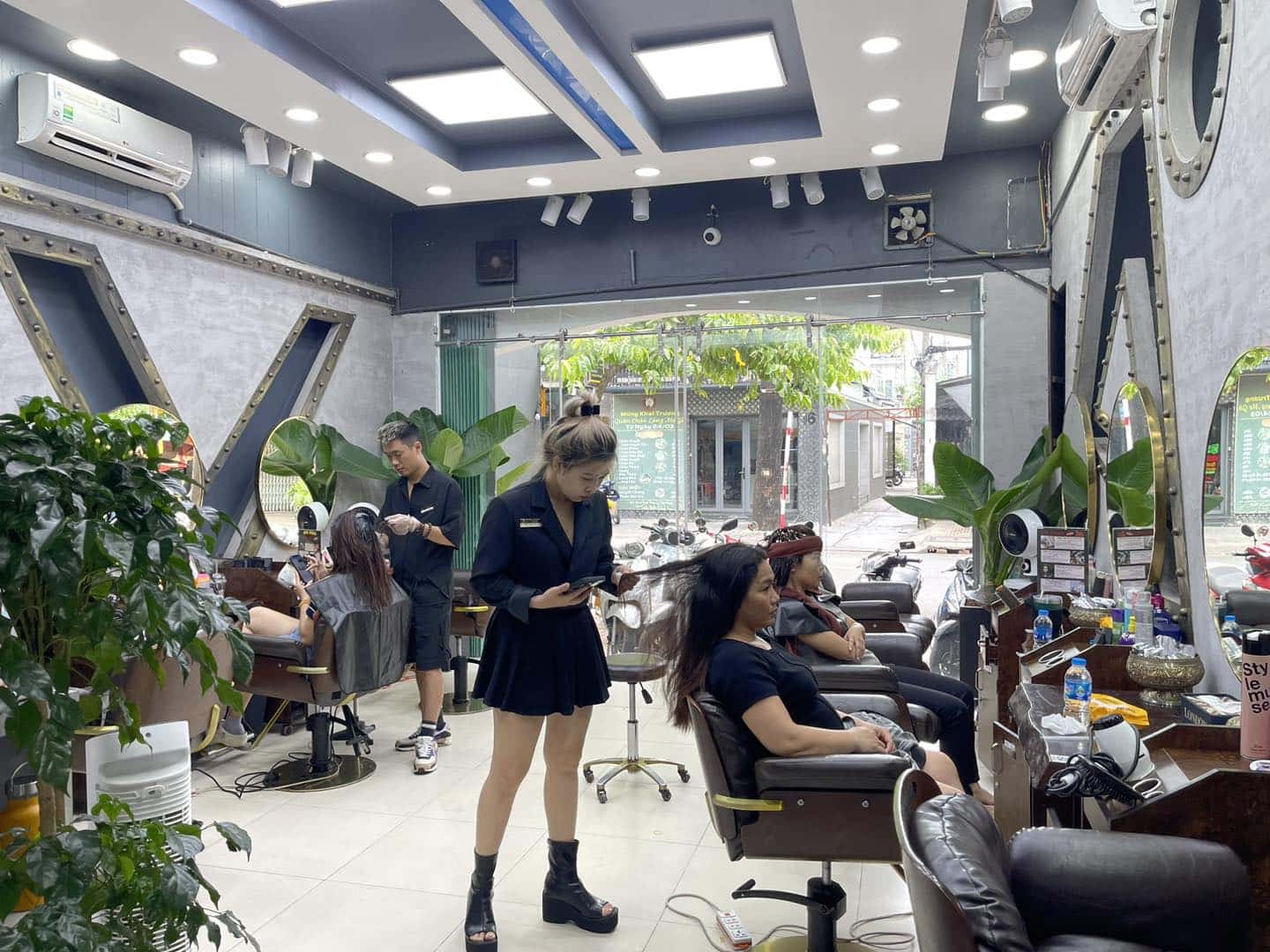 A Vòong Hair Salon & Academy