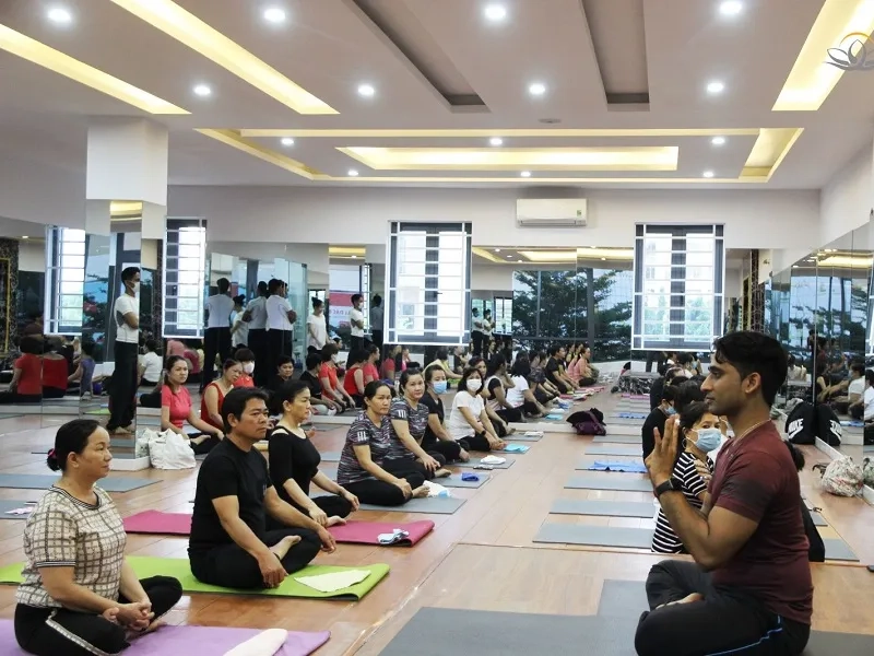 phong-tap-yoga-tphcm-5-1 Vyoga World - Một trong hệ thống trung tâm Yoga hàng đầu hiện nay tại Việt Nam