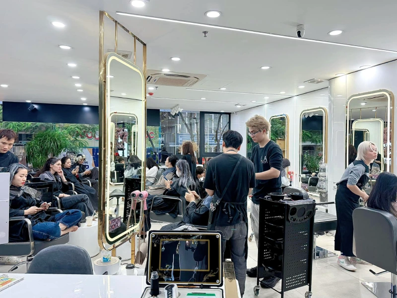salon-toc-ha-noi-dep-noi-tieng-gia-ca-phai-chang-1 L.A Hair Salon.