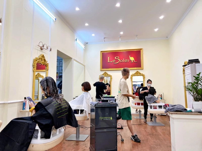 salon-toc-ha-noi-dep-noi-tieng-gia-ca-phai-chang-2 Le Soleil Hair