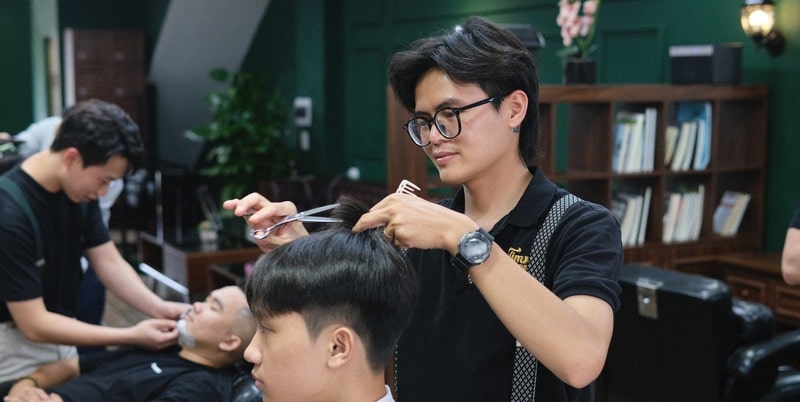 tiem-cat-toc-nam-dep-ha-noi-2-min Tiệm Cắt Tóc Nam Đẹp Hà Nội