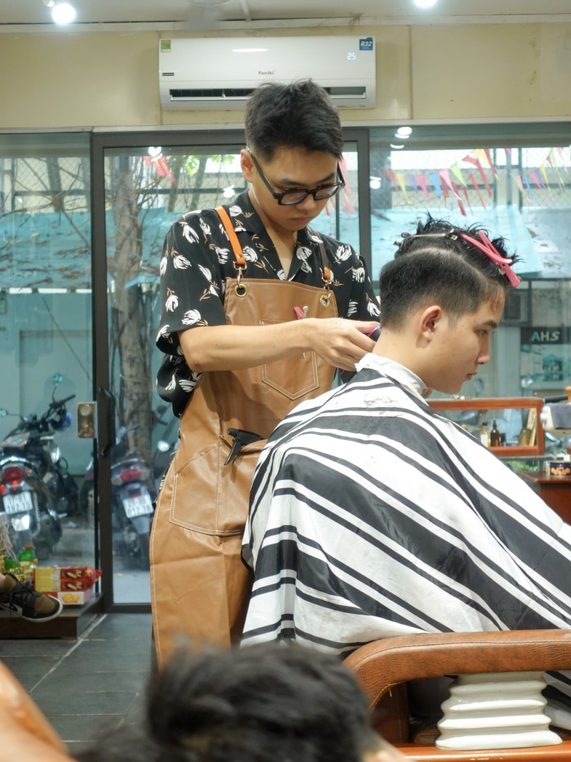 tiem-cat-toc-nam-dep-ha-noi-4-min Tiệm Cắt Tóc Nam Đẹp Hà Nội