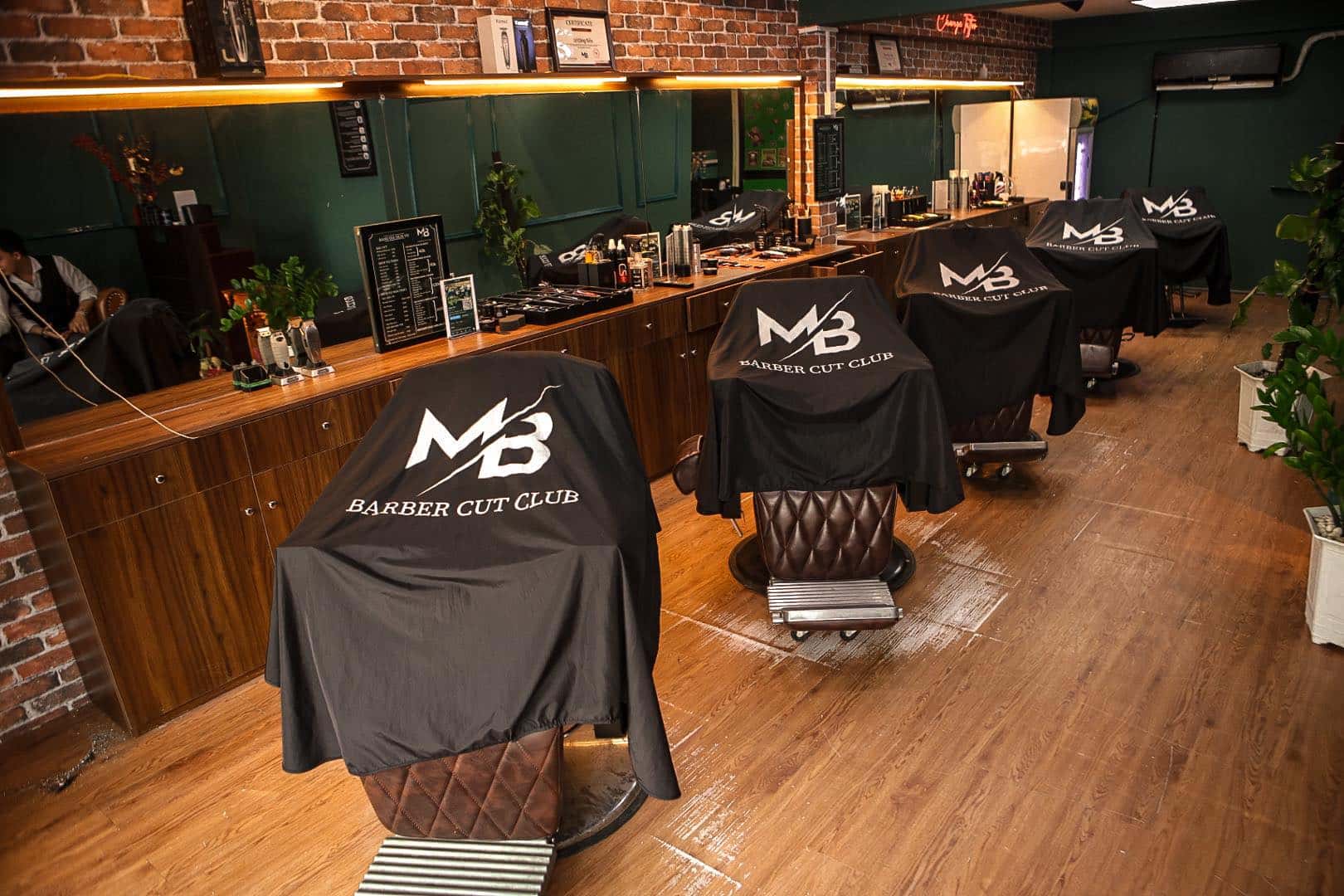 Bình Dương: Top 10 Tiệm Cắt Tóc Nam "Chất Lừ" Bạn Nhất Định Phải Ghé 4 Mr. Barber Shop