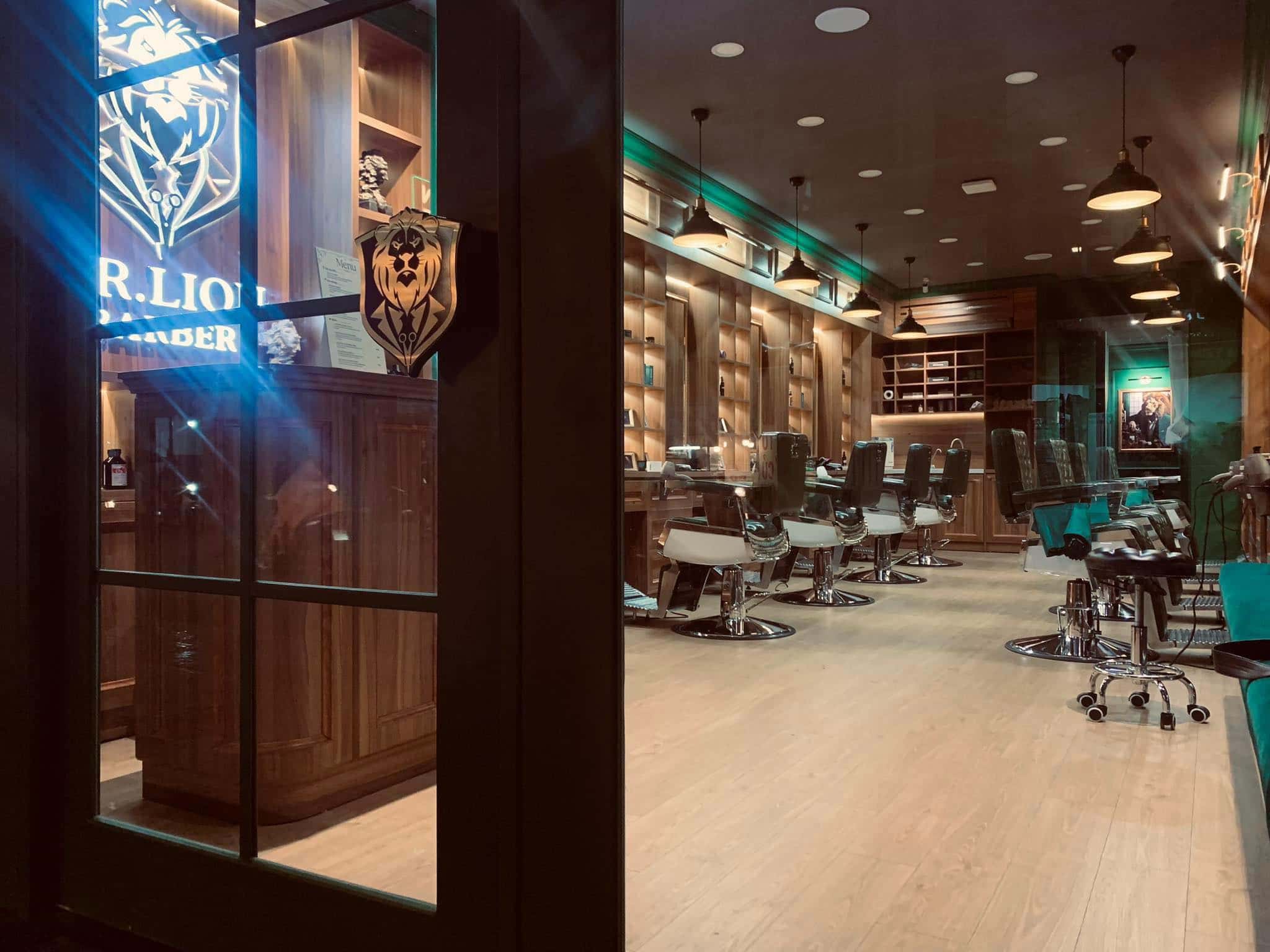 Bình Dương: Top 10 Tiệm Cắt Tóc Nam "Chất Lừ" Bạn Nhất Định Phải Ghé 7 Salon Parisforau Barbershop