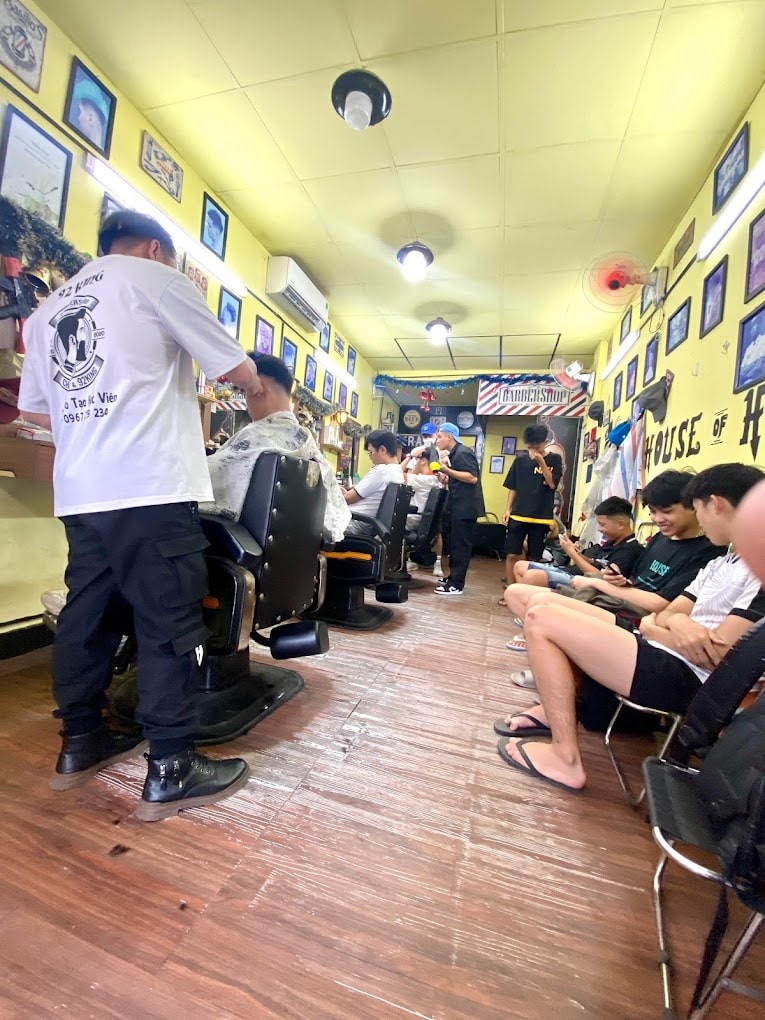 Bình Dương: Top 10 Tiệm Cắt Tóc Nam "Chất Lừ" Bạn Nhất Định Phải Ghé 9 92KING BarberShop