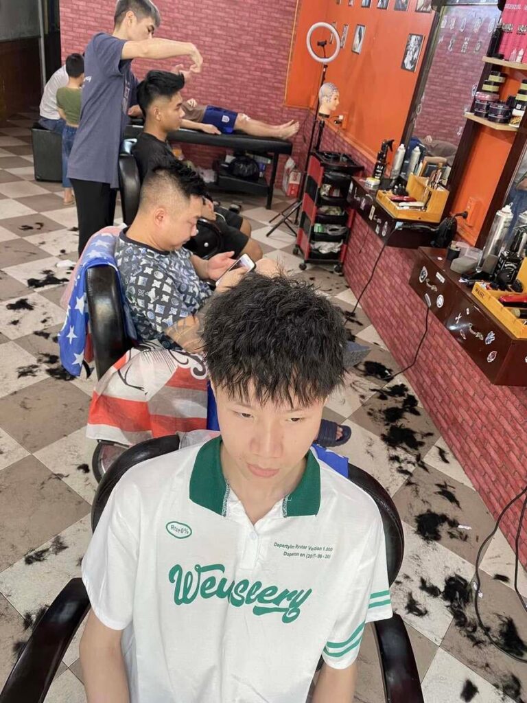 TOP 10 Tiệm Cắt Tóc Nam Đẹp Nhất Tuyên Quang: Khám Phá Phong Cách Lịch Lãm