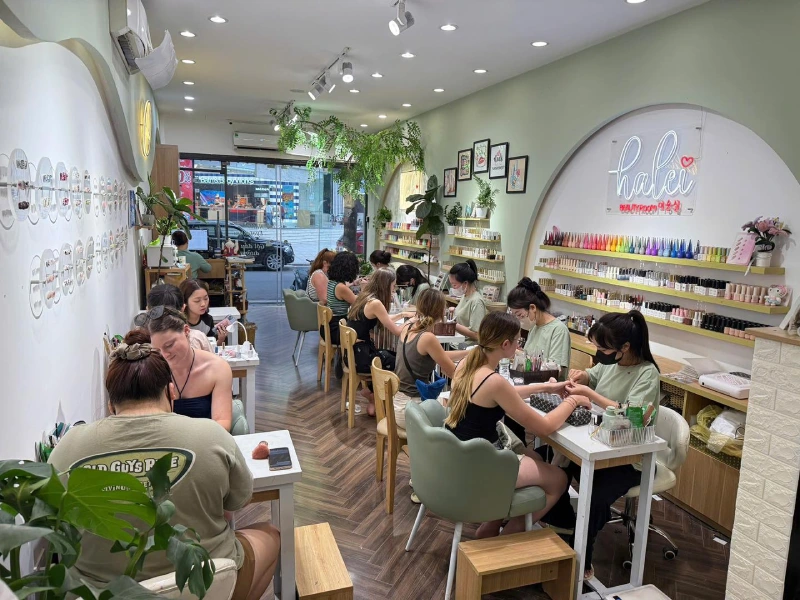 tiem-nail-ha-noi-1-1 Halei Shop là một trong số cửa hàng nail đẹp ở Hà Nội.