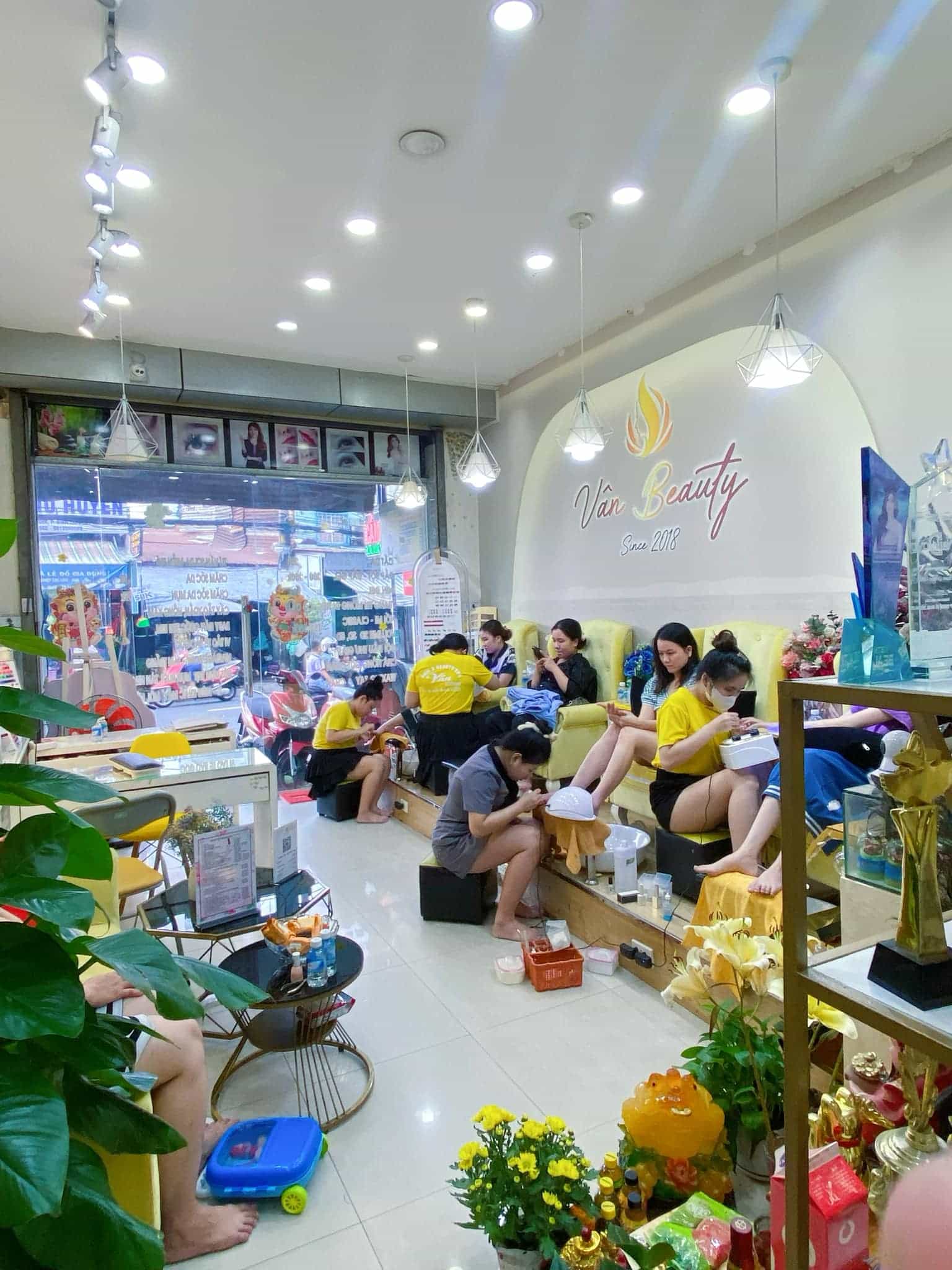 VÂN Nail & Beauty Spa