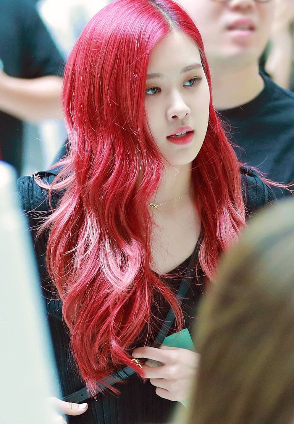 Rosé (BLACKPINK) với mái tóc đỏ rực rỡ Rosé (BLACKPINK) với mái tóc đỏ rực rỡ