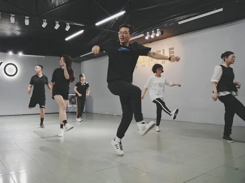 Học nhảy tại Vũ Đội Shuffle Sài Gòn