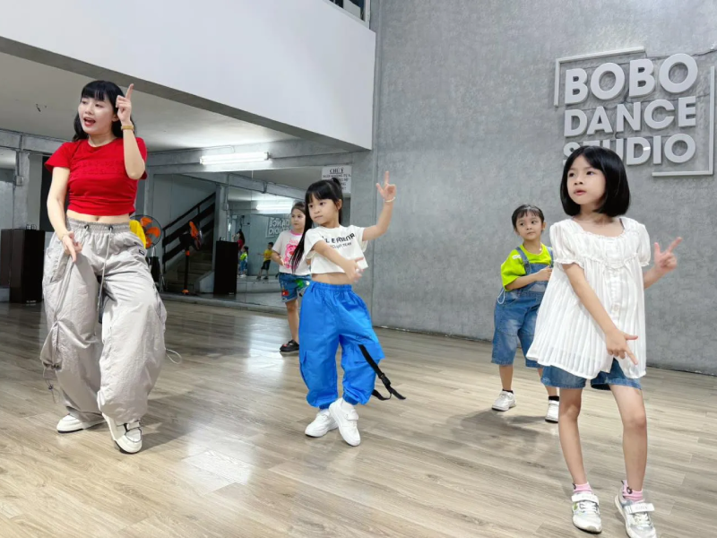 Học nhảy tại Studio Nhảy Bobo