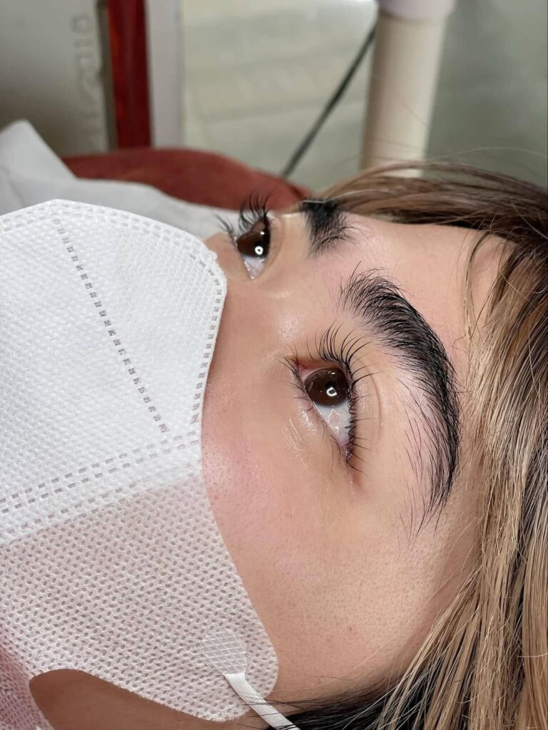 Uốn Mi Bao Lâu Thì Được Tiếp Xúc Nước? Hướng Dẫn Chăm Sóc Sau Uốn Mi Chi Tiết