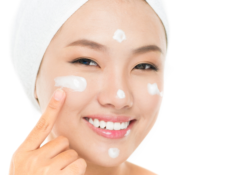 Bí quyết 7 bước trang điểm đơn giản, lâu trôi cho da dầu mụn