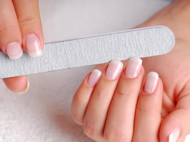 ay-dep-don-gian-chuan-salon-tai-nha-2_07df8635fb8c47b684c57782b11faa31 Dáng móng tay vuông