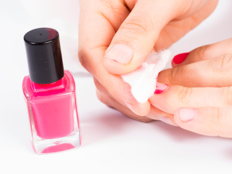 Hạn chế dùng dung dịch tẩy sơn móng Hạn chế dùng dung dịch tẩy sơn móng