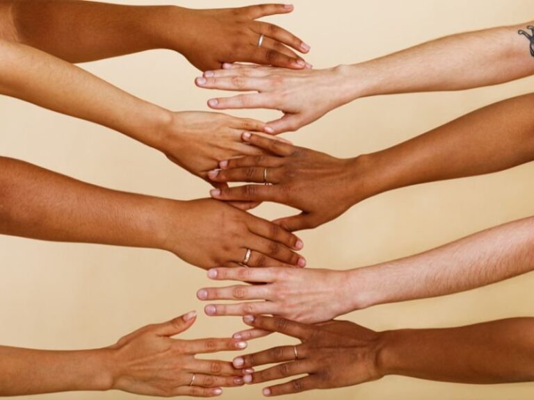 Bí quyết chọn màu nail tôn da: Hướng dẫn chi tiết cho mọi tông màu da