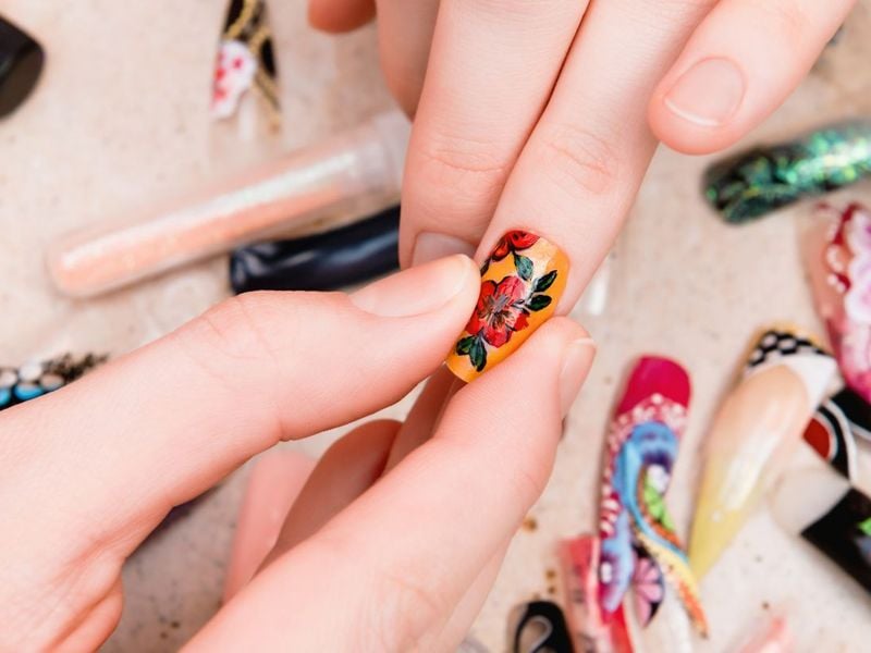 cach-dan-mong-tay-gia-7_fb7d883bb0ae44258a16ec27ae4f4257 Một số tác hại của keo dán móng