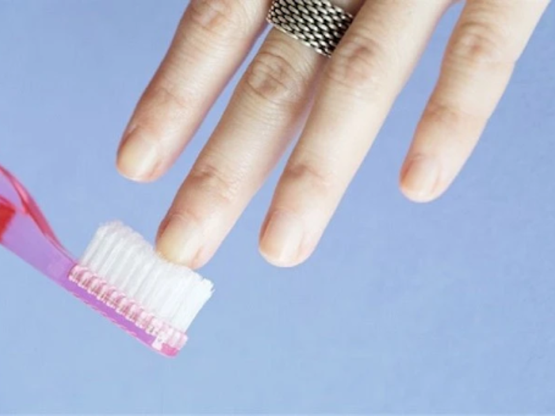 Kem đánh răng làm trắng và khỏe móng